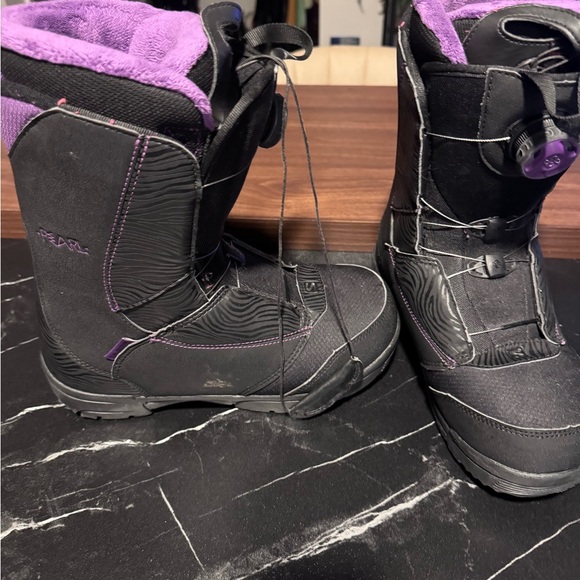 Women's Black and Purple Snowboarding Boots - Picture 2 of 6